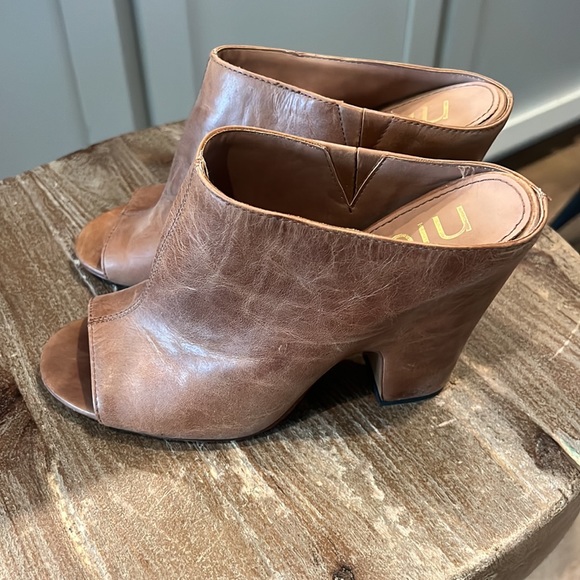 Size 9 mules - Picture 2 of 3